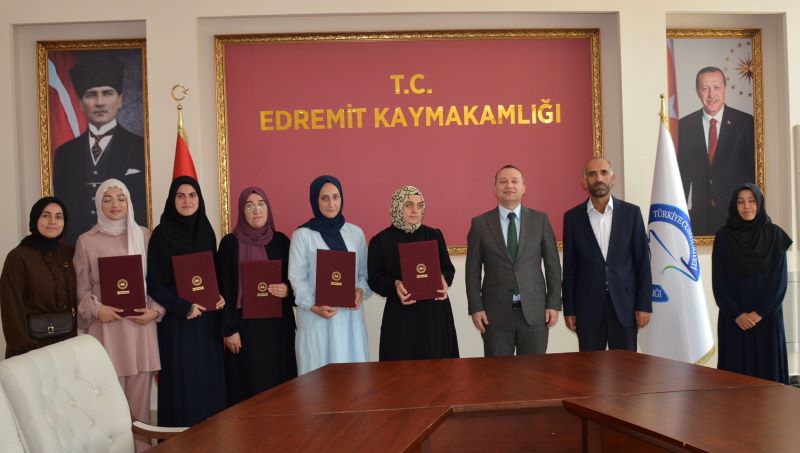 Hafızlık Belgesi Almaya Hak Kazanan Öğrencilere Belgeleri, Kaymakamımız Yücel Erdem Tarafından Takdim Edildi