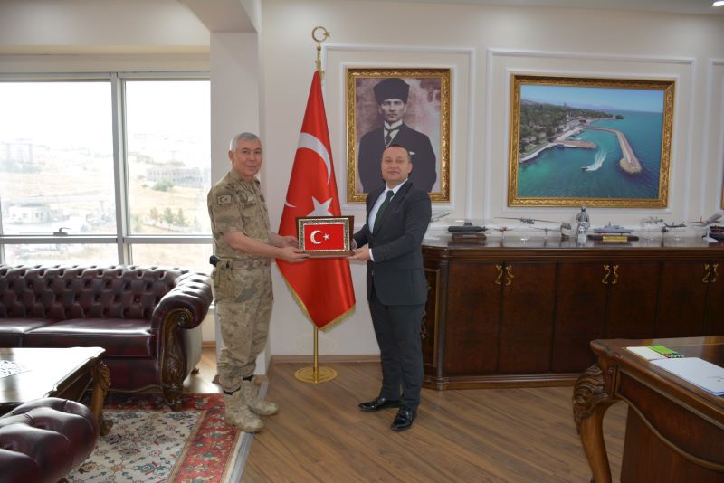  Tuğgeneral Sn. Hüseyin Bekmez Kaymakamımız Yücel Erdem’e Veda Ziyaretinde Bulundu